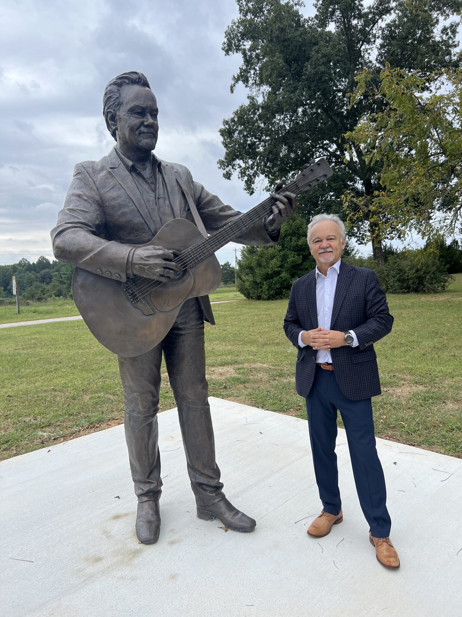 Jimmy Fortune and Earl Hamner, Jr statues unveiled in Nelson County, VA 